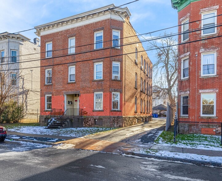Primary Photo Of 27-29 Bond St, Hartford Apartments For Sale