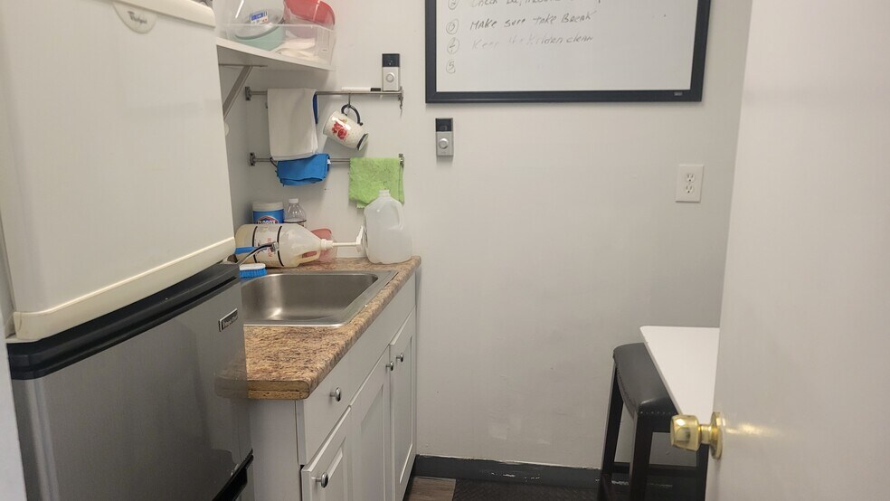 More Photos Of 365 Broadway, Amityville Medical For Lease