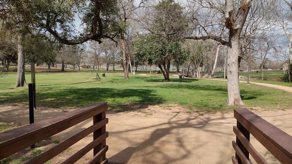 More Photos Of 1703 N Park St, Brenham Land For Sale