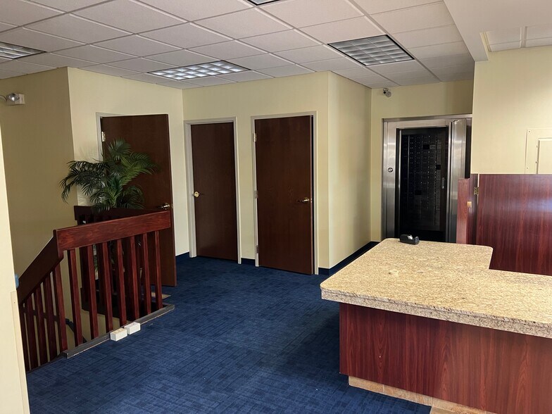 More Photos Of 435 E North St, Bradley Bank For Sale