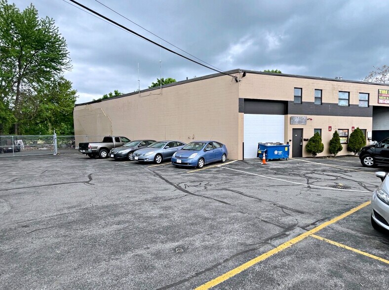More Photos Of 30R Pine St, Stoneham Industrial For Lease