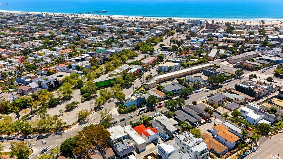 More Photos Of 521 Venice Way, Venice Apartments For Sale