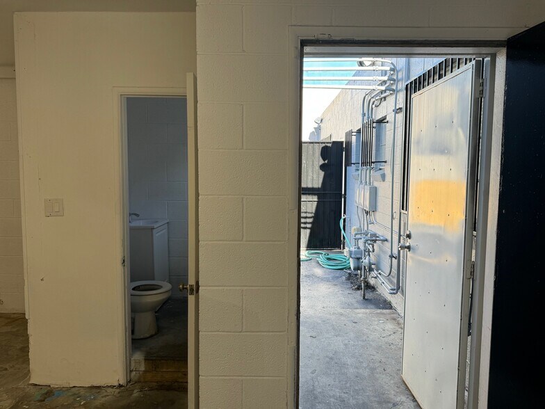 More Photos Of 1733 Border Ave, Torrance Light Manufacturing For Sale