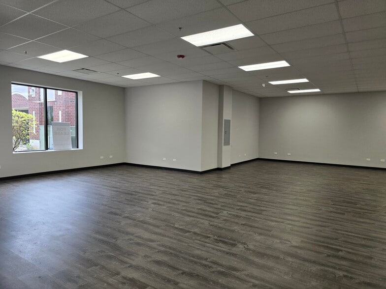 More Photos Of 731 S Route 21, Gurnee Office For Sale
