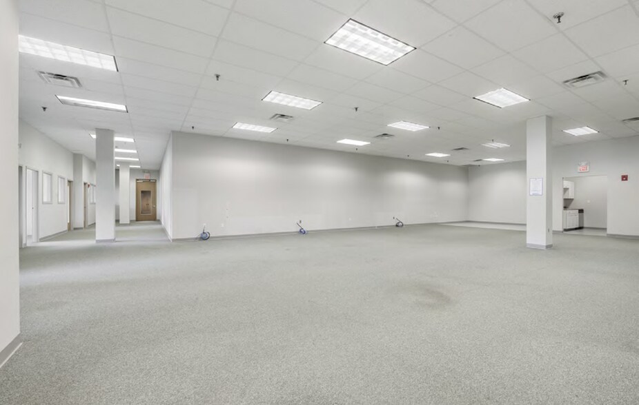 More Photos Of 1600 Osgood St, North Andover Office For Lease
