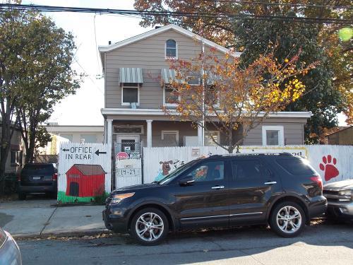 Primary Photo Of 14-27 128th St, College Point Veterinarian Kennel For Lease