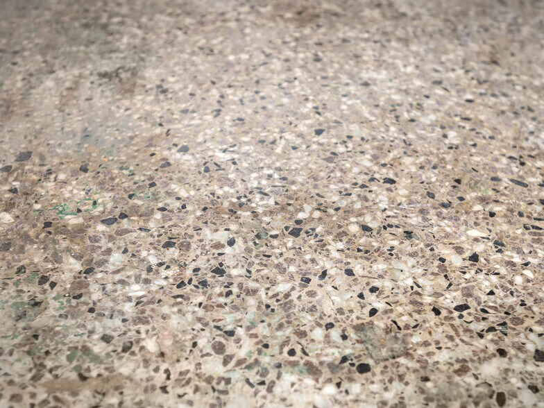 More Photos Of 579 Tunnel Rd, Asheville Freestanding For Lease