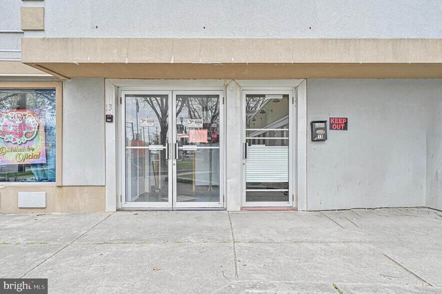 More Photos Of 13 N East Blvd, Vineland Flex For Sale