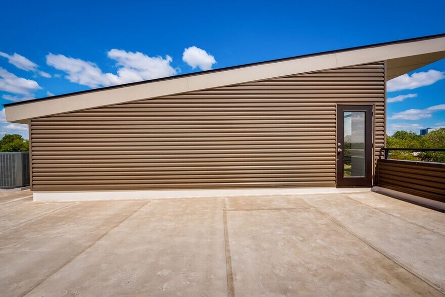 More Photos Of 4763 Algiers St, Dallas Loft Creative Space For Sale