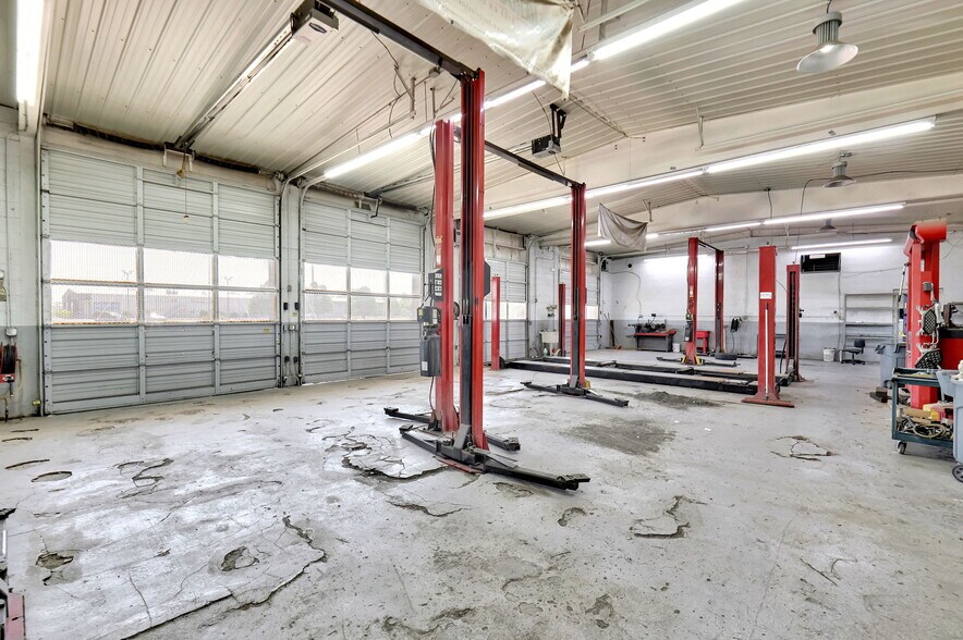 More Photos Of 11209 W Kellogg, Wichita Auto Dealership For Sale