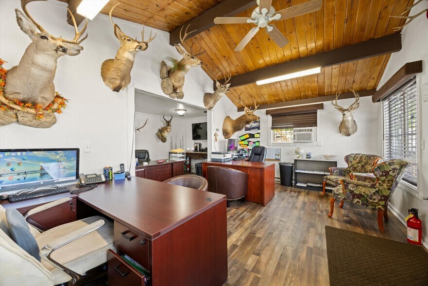 More Photos Of 5826 SE 82nd Ave, Portland Auto Dealership For Sale