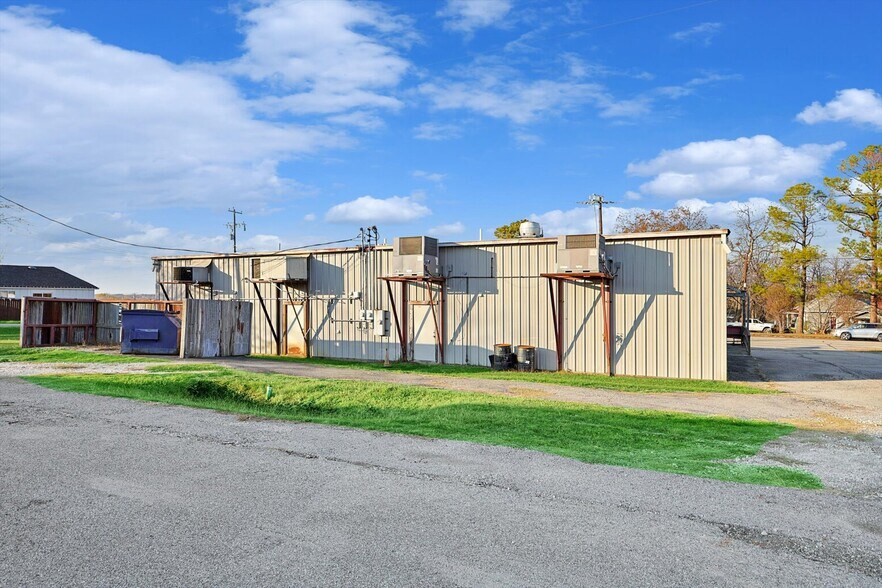 More Photos Of 317 W FM 120, Pottsboro General Retail For Sale