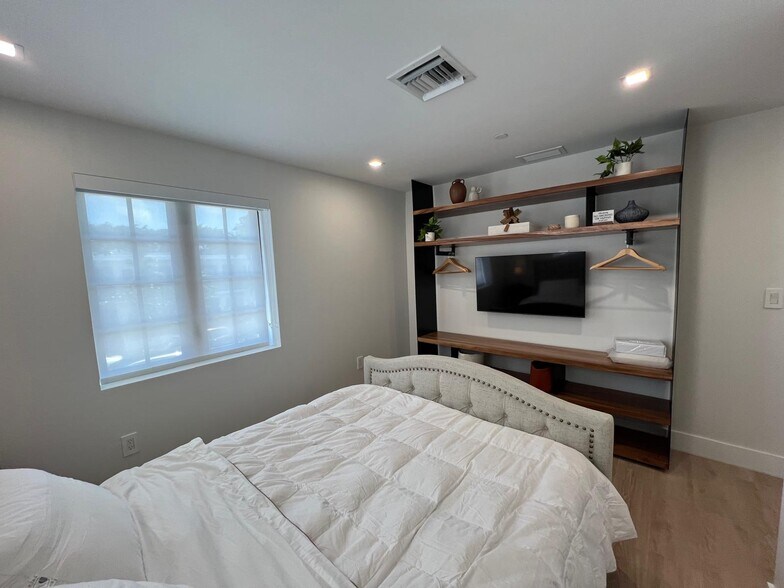 More Photos Of 511 16th St, Miami Beach Hospitality For Sale