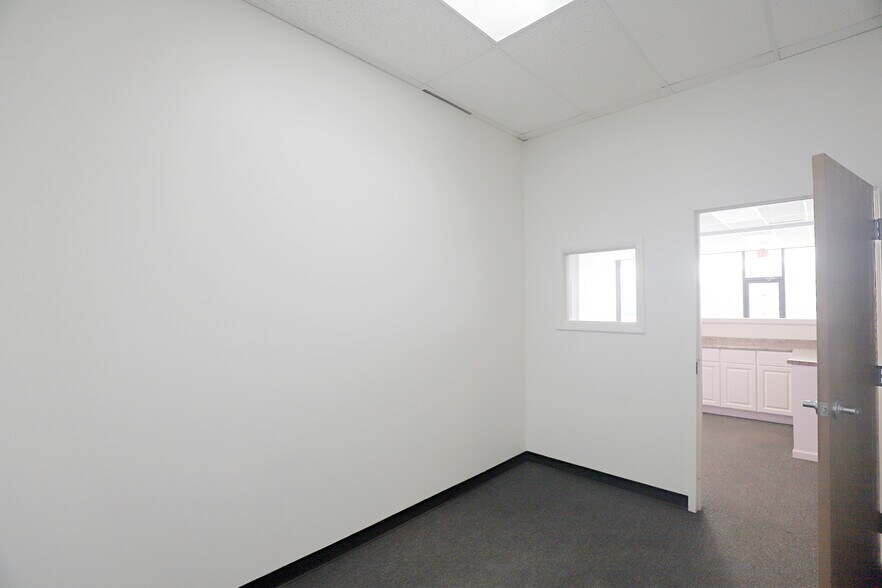 More Photos Of 1067-1095 E Bristol Rd, Burton Unknown For Lease