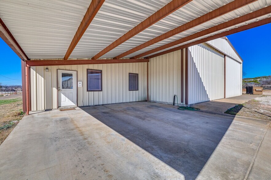 More Photos Of 2684 W US Highway 290, Fredericksburg Warehouse For Sale
