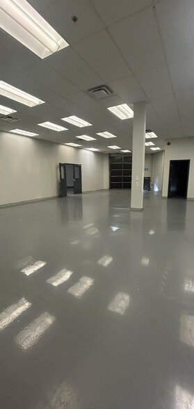 More Photos Of 405 Britannia Rd E, Mississauga Light Distribution For Lease