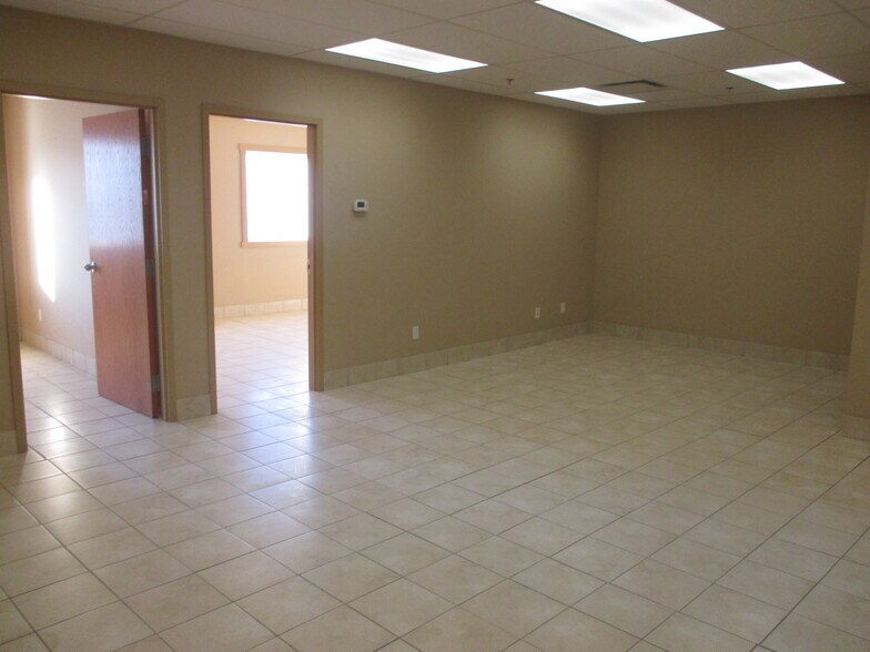 More Photos Of 8800 Venture Ave SE, Calgary Warehouse For Lease