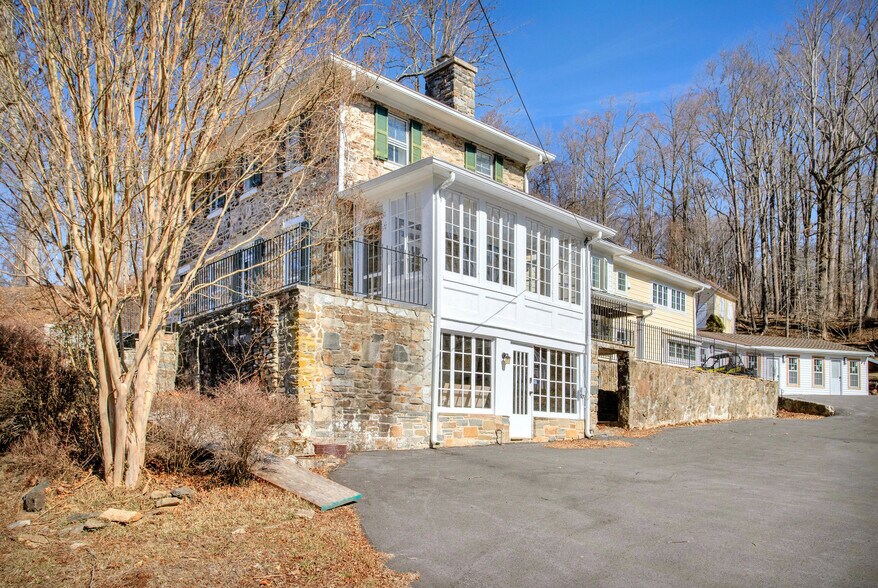 More Photos Of 14943 York Rd, Sparks Glencoe Specialty For Sale