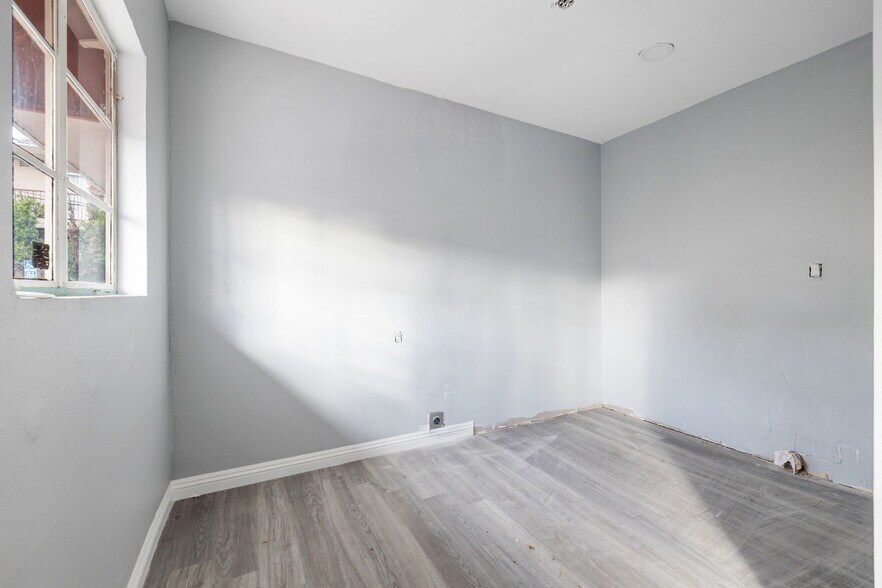 More Photos Of 1059-1063 N Palm Canyon Dr, Palm Springs Storefront For Sale