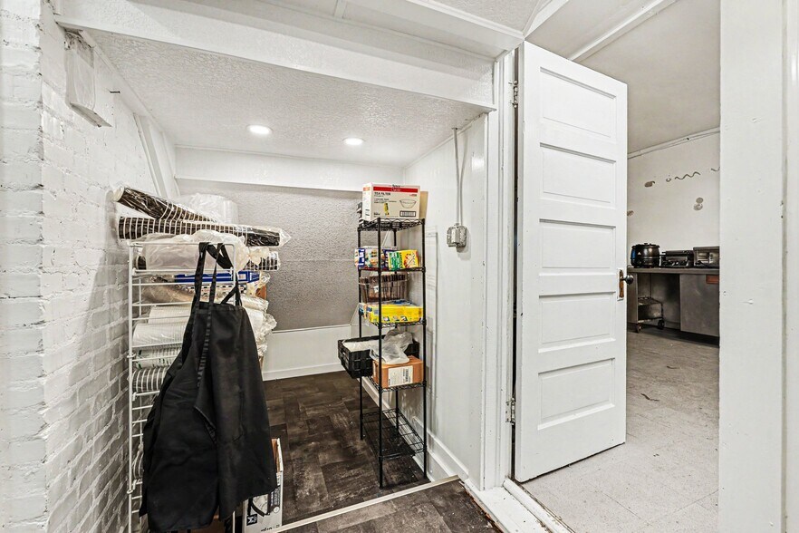 More Photos Of 7 E Muskegon St, Kent City Storefront Retail Residential For Lease