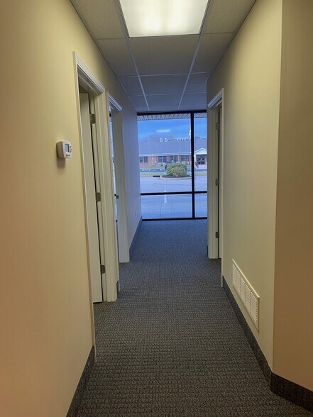 More Photos Of 1902 Campus Pl, Jeffersontown Light Distribution For Lease