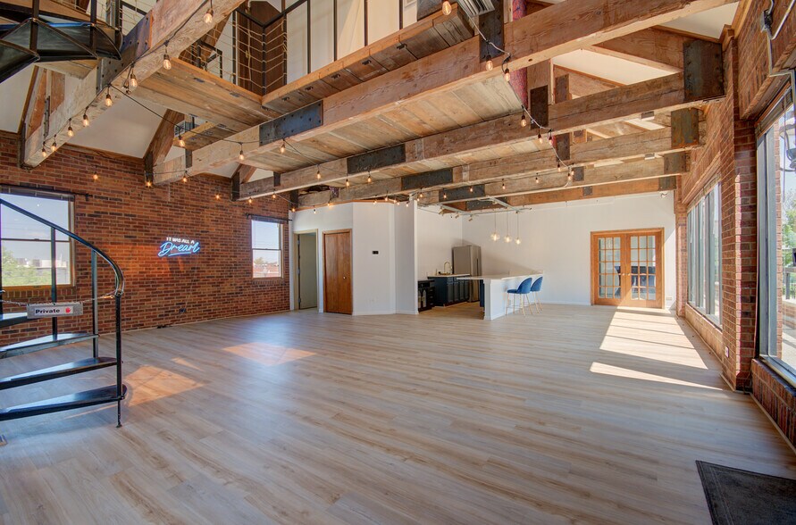 More Photos Of 1000 S Hamilton St, Lockport Loft Creative Space For Sale
