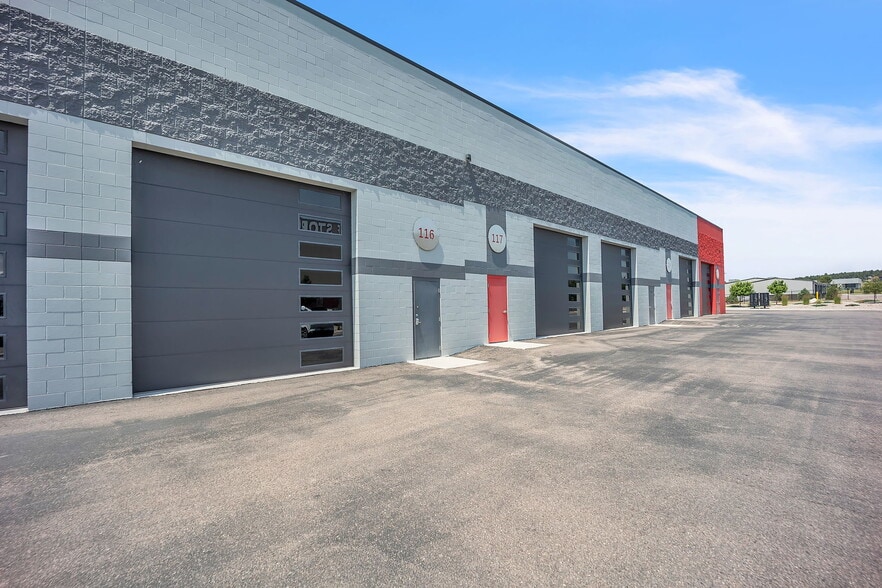 More Photos Of 1925 Deer Creek Rd, Monument Showroom For Sale