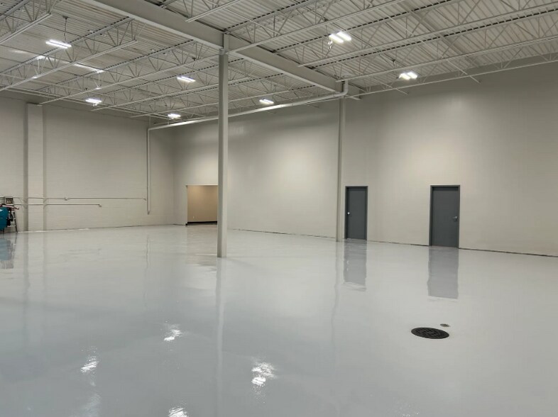 More Photos Of 850 Glaspie St, Oxford Warehouse For Sale