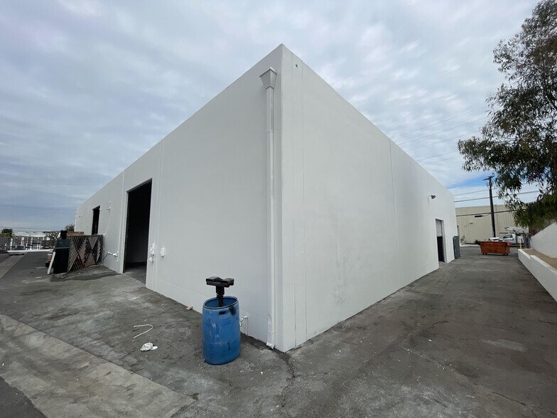 More Photos Of 2659-2661 Junipero Ave, Signal Hill Warehouse For Lease