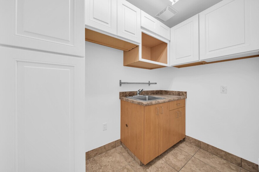 More Photos Of 3710 W Greenway Rd, Phoenix Medical For Sale