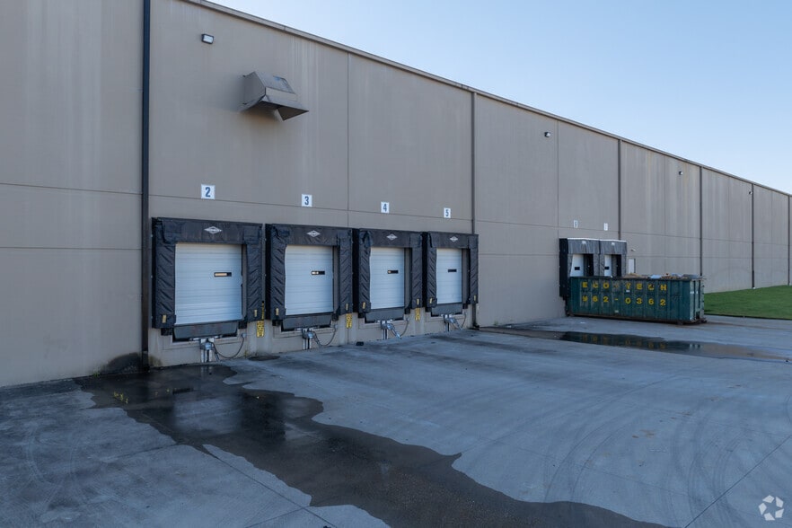 More Photos Of 350 Salem Rd, Jeffersonville Warehouse For Lease