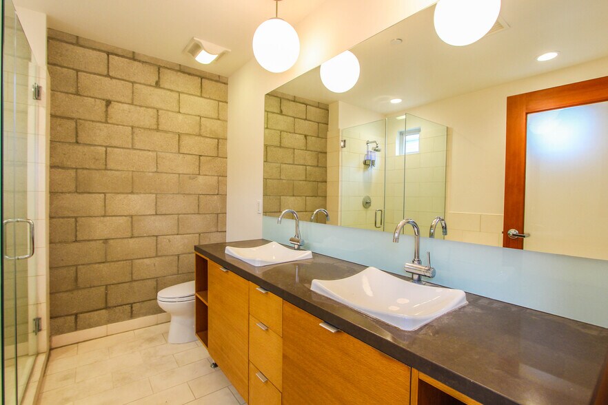 More Photos Of 3450 Cahuenga Blvd W, Los Angeles Office Residential For Lease