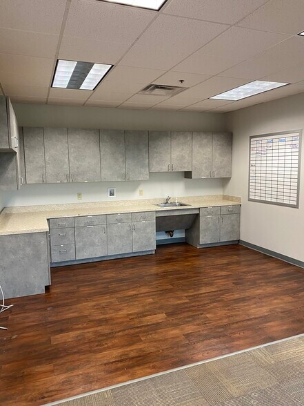 More Photos Of 101 Bullitt Ln, Louisville Office For Sale