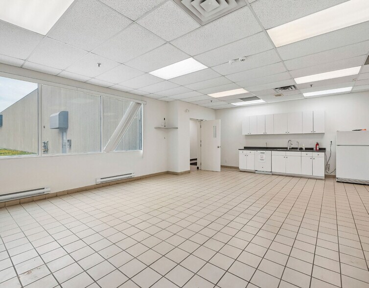 More Photos Of 2640 Argentia Rd, Mississauga Warehouse For Sale