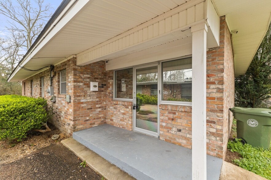 Primary Photo Of 120 S 10th Ave, Hattiesburg General Retail For Sale