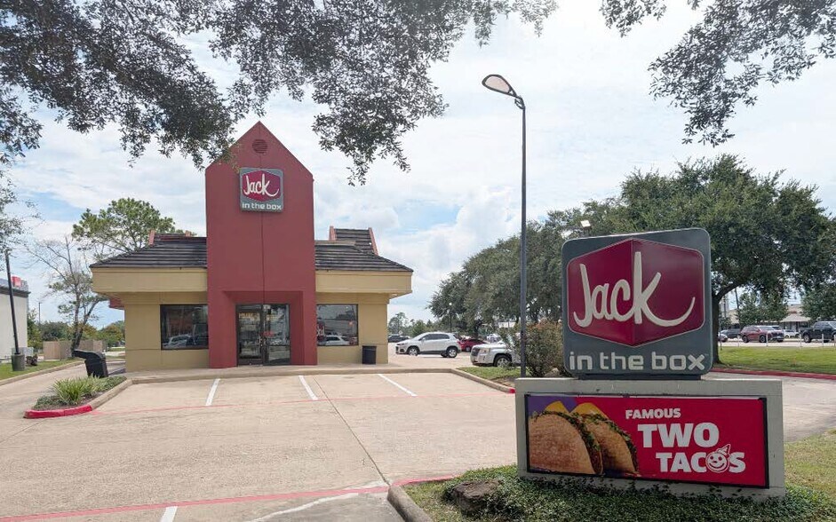 Primary Photo Of 101 E Parkwood Ave, Friendswood Fast Food For Sale