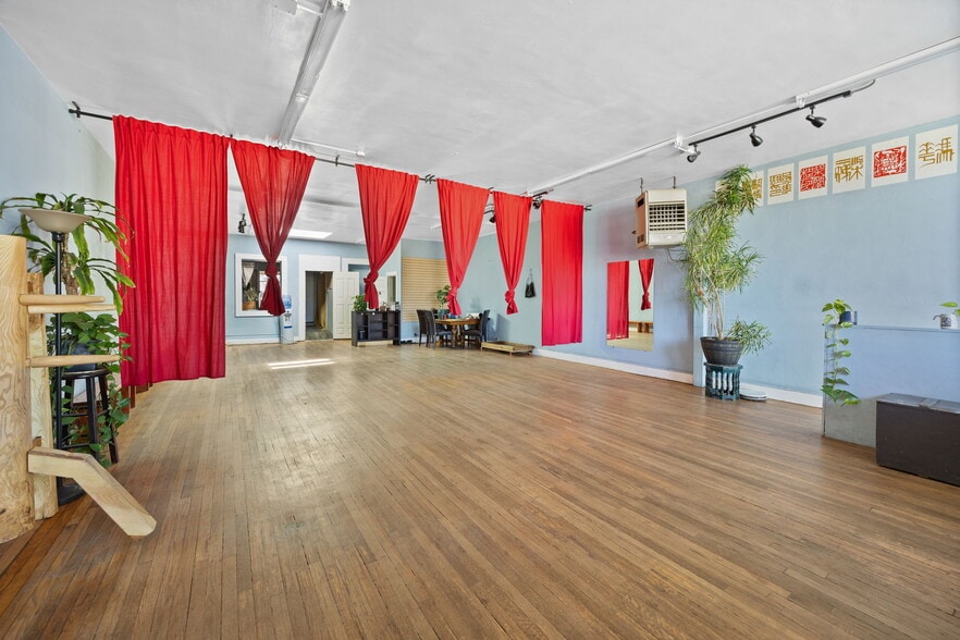 More Photos Of 1832 S Broadway, Denver Storefront For Lease