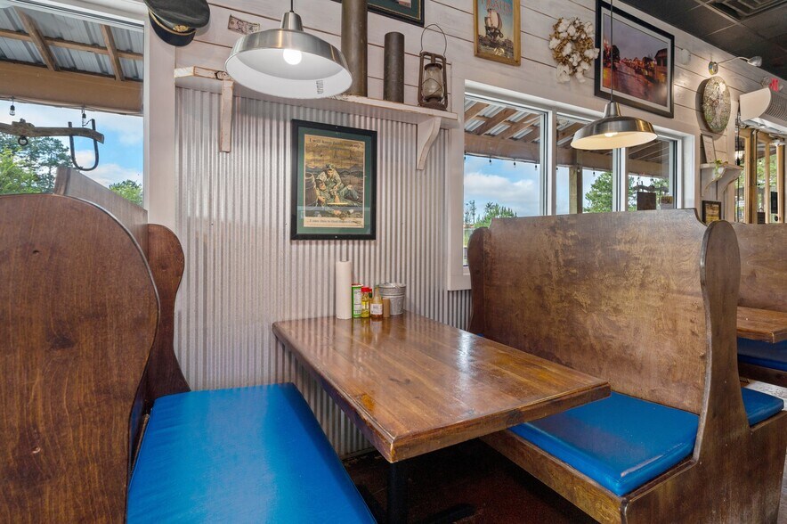 More Photos Of 1296 N Ferdon Blvd, Crestview Restaurant For Sale