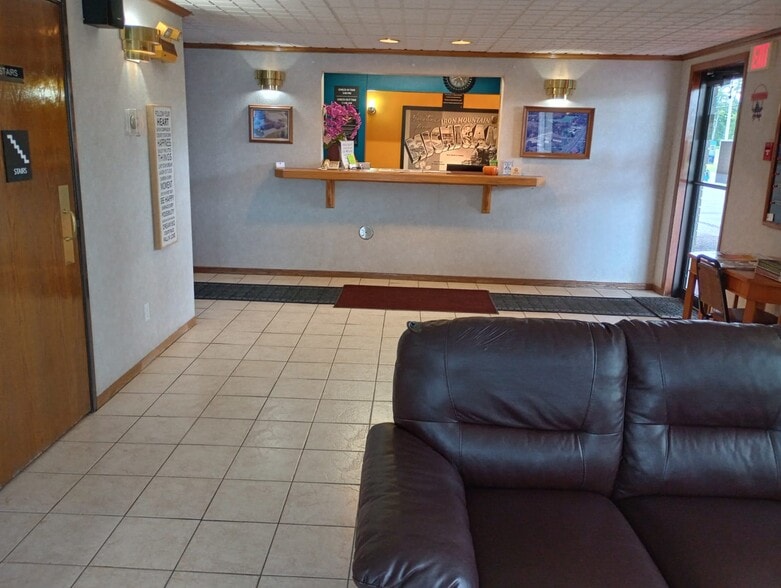More Photos Of 2702 N Stephenson Ave, Iron Mountain Hotel For Sale