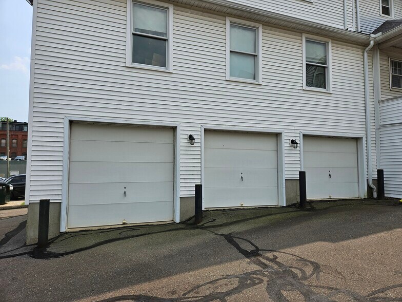 More Photos Of 198 S Main St, Middletown Storefront Retail Office For Sale