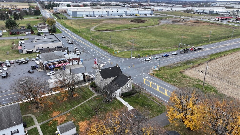 More Photos Of 797 Main St, Tatamy Office Residential For Lease