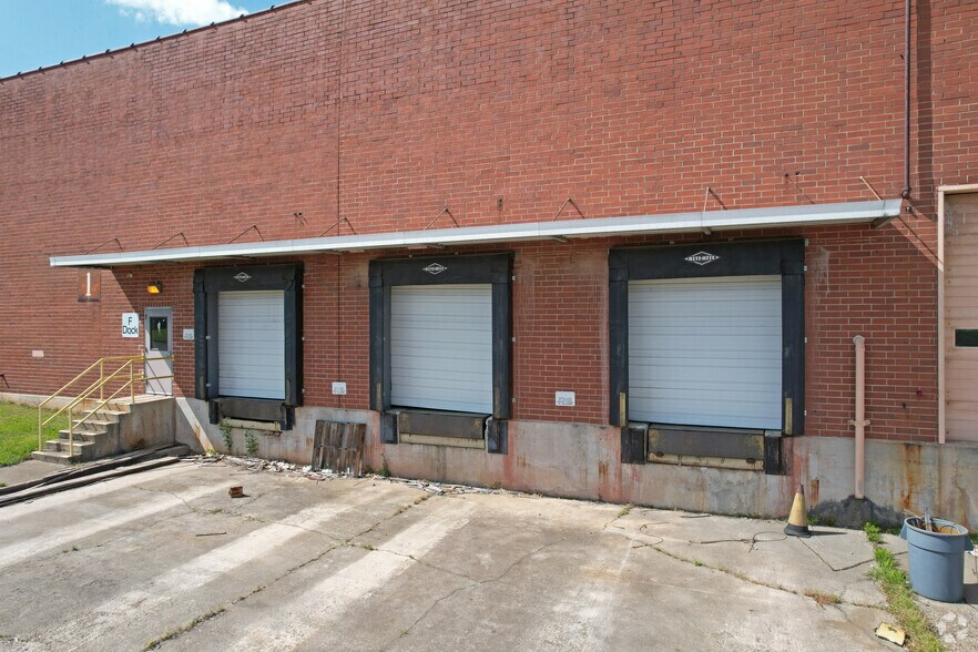 More Photos Of 572 S New St, Eden Distribution For Lease
