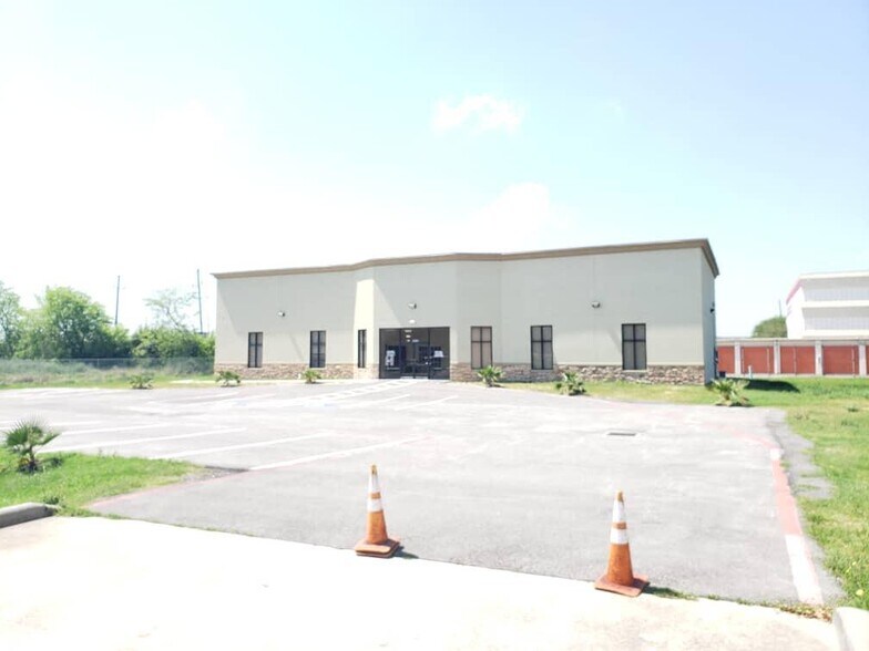 More Photos Of 6603 Langham Dr, Houston Religious Facility For Lease