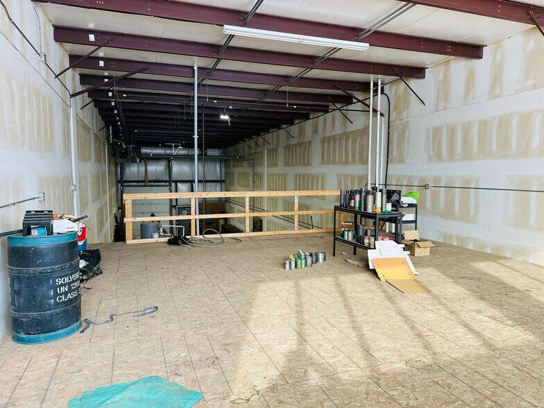 More Photos Of 10322 74 Av, Clairmont Service For Lease