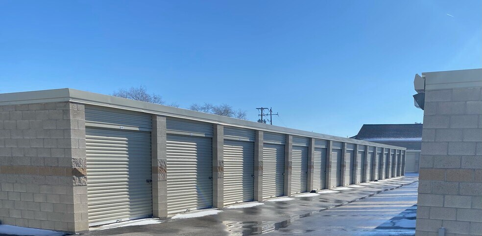 More Photos Of 8521 Cyrus, West Jordan Self Storage For Sale