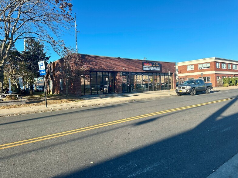 More Photos Of 15-17 Oak St, Patchogue Office Residential For Sale
