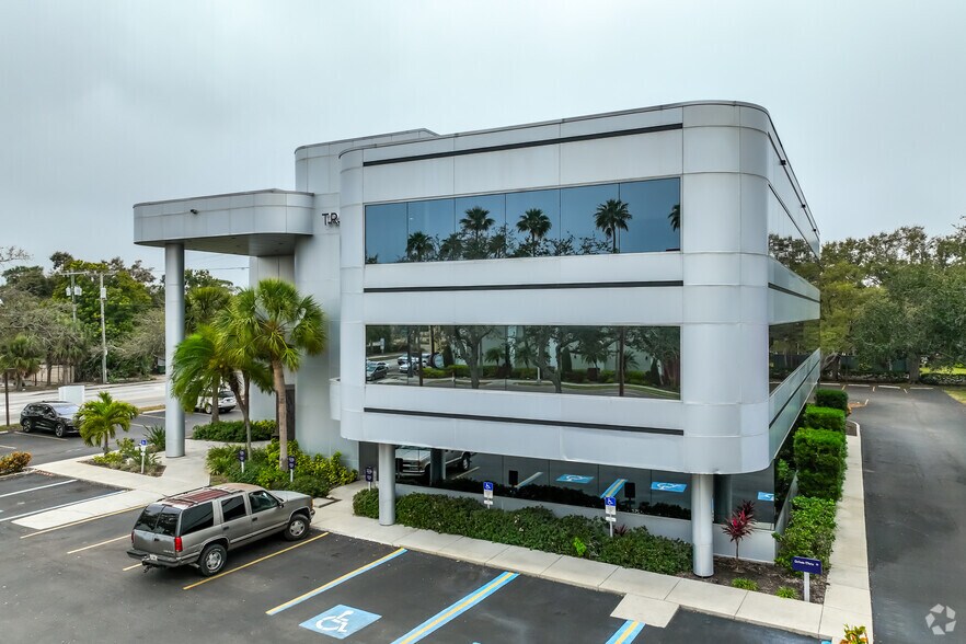 More Photos Of 3400 S Tamiami Trl, Sarasota Office For Lease