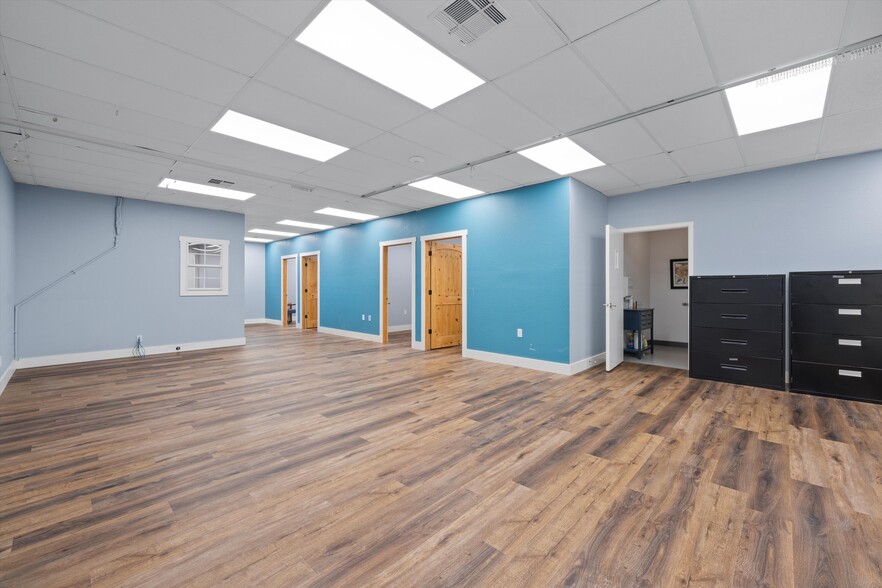 More Photos Of 605 Towne Oaks Dr, Waco Freestanding For Lease