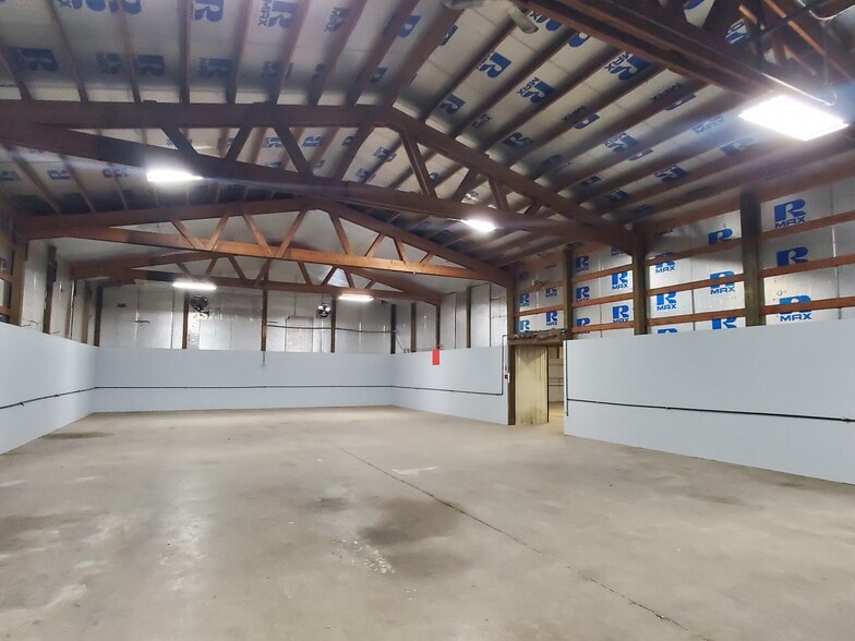 More Photos Of 1390 Commercial Way, Clarkston Manufacturing For Sale