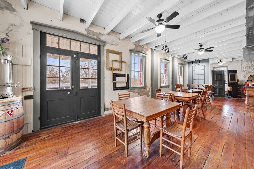 More Photos Of 5595 Walnut St, Augusta Storefront For Sale